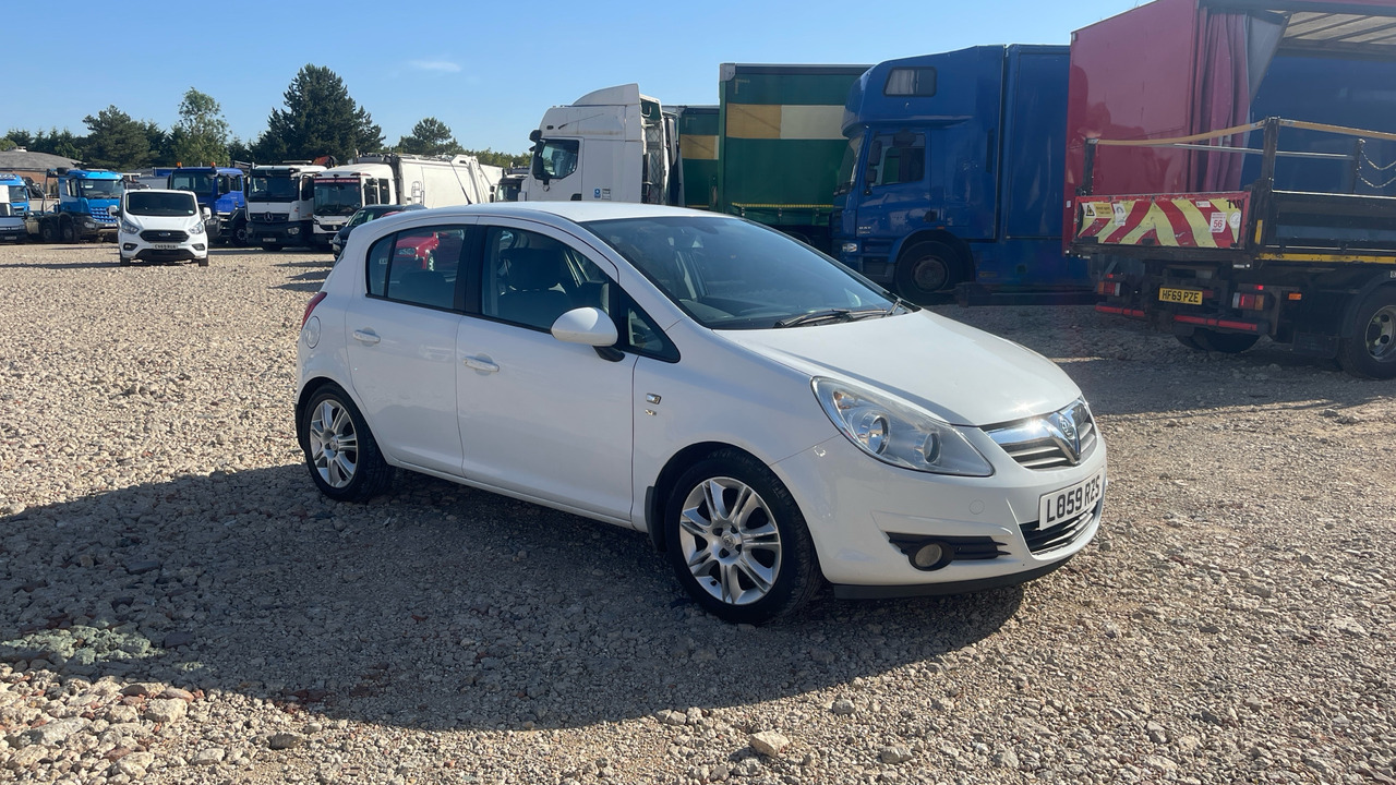 VAUXHALL CORSA 1.4I - Hatchback: gambar 1 VAUXHALL CORSA 1.4I - Hatchback: gambar 1