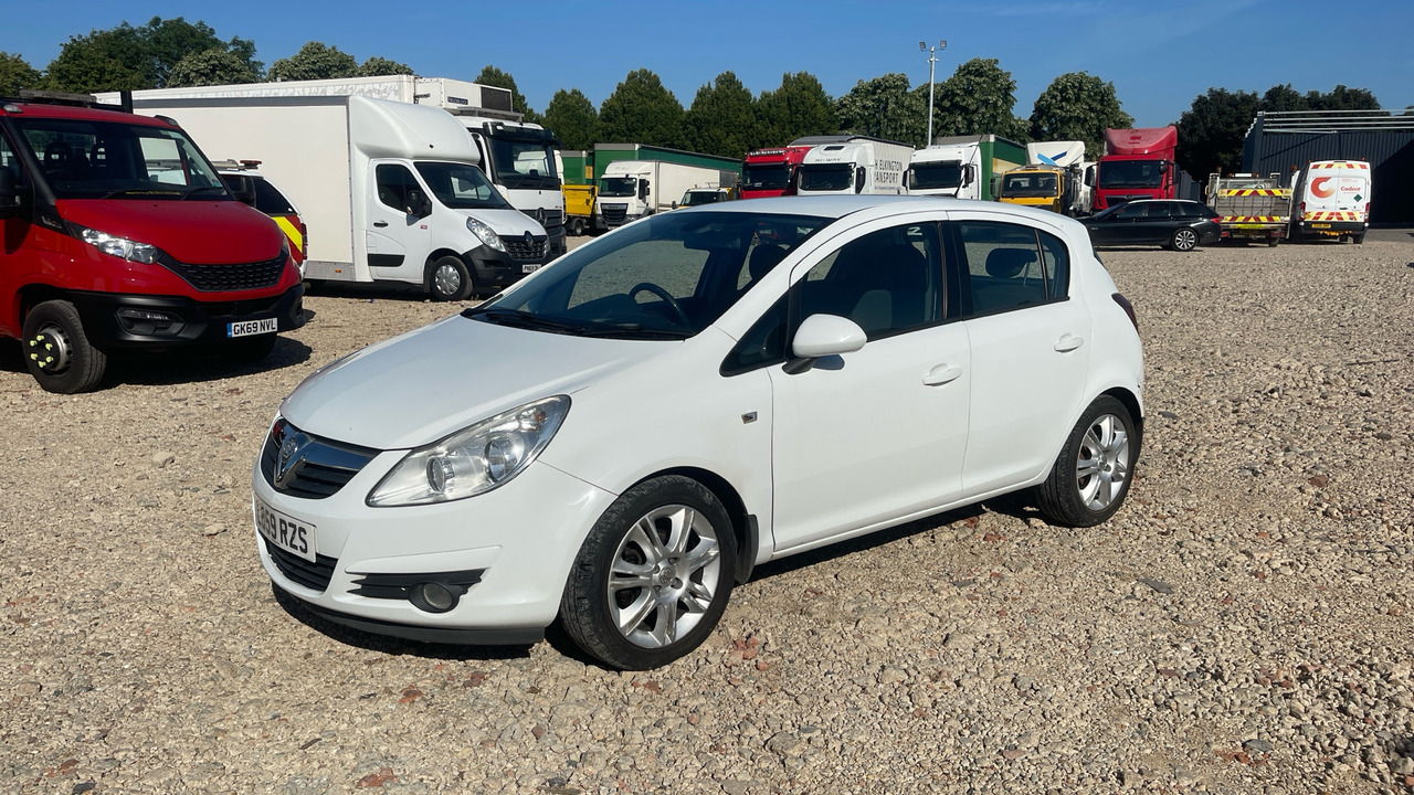 VAUXHALL CORSA 1.4I - Hatchback: gambar 2 VAUXHALL CORSA 1.4I - Hatchback: gambar 2