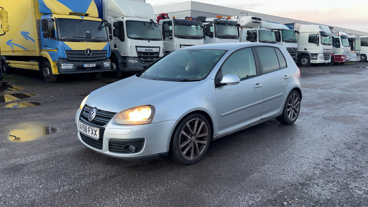 VOLKSWAGEN GOLF 2.0 GT Sport TDI 170 DPF - Hatchback: gambar 2 VOLKSWAGEN GOLF 2.0 GT Sport TDI 170 DPF - Hatchback: gambar 2