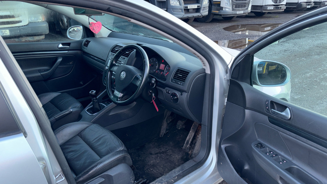 VOLKSWAGEN GOLF 2.0 GT Sport TDI 170 DPF - Hatchback: gambar 5 VOLKSWAGEN GOLF 2.0 GT Sport TDI 170 DPF - Hatchback: gambar 5