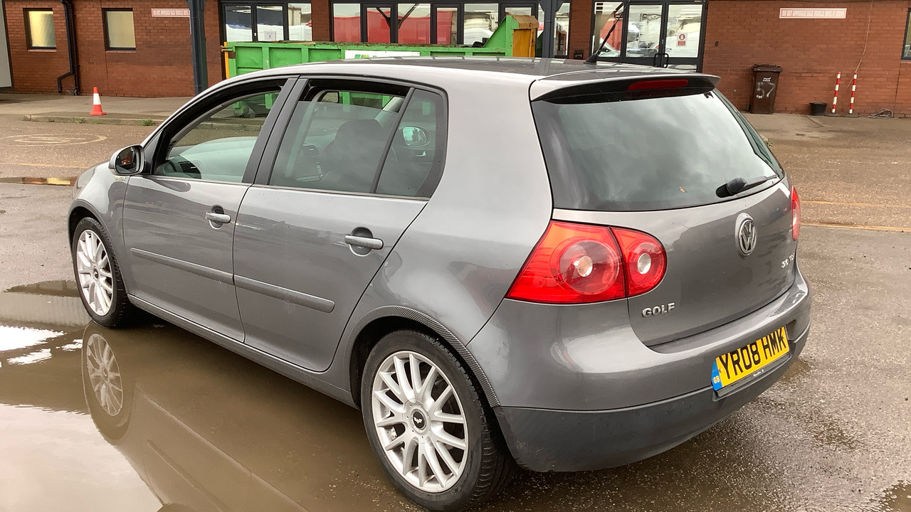 VOLKSWAGEN GOLF GT 2.0 TDI 140PS - Hatchback: gambar 3 VOLKSWAGEN GOLF GT 2.0 TDI 140PS - Hatchback: gambar 3