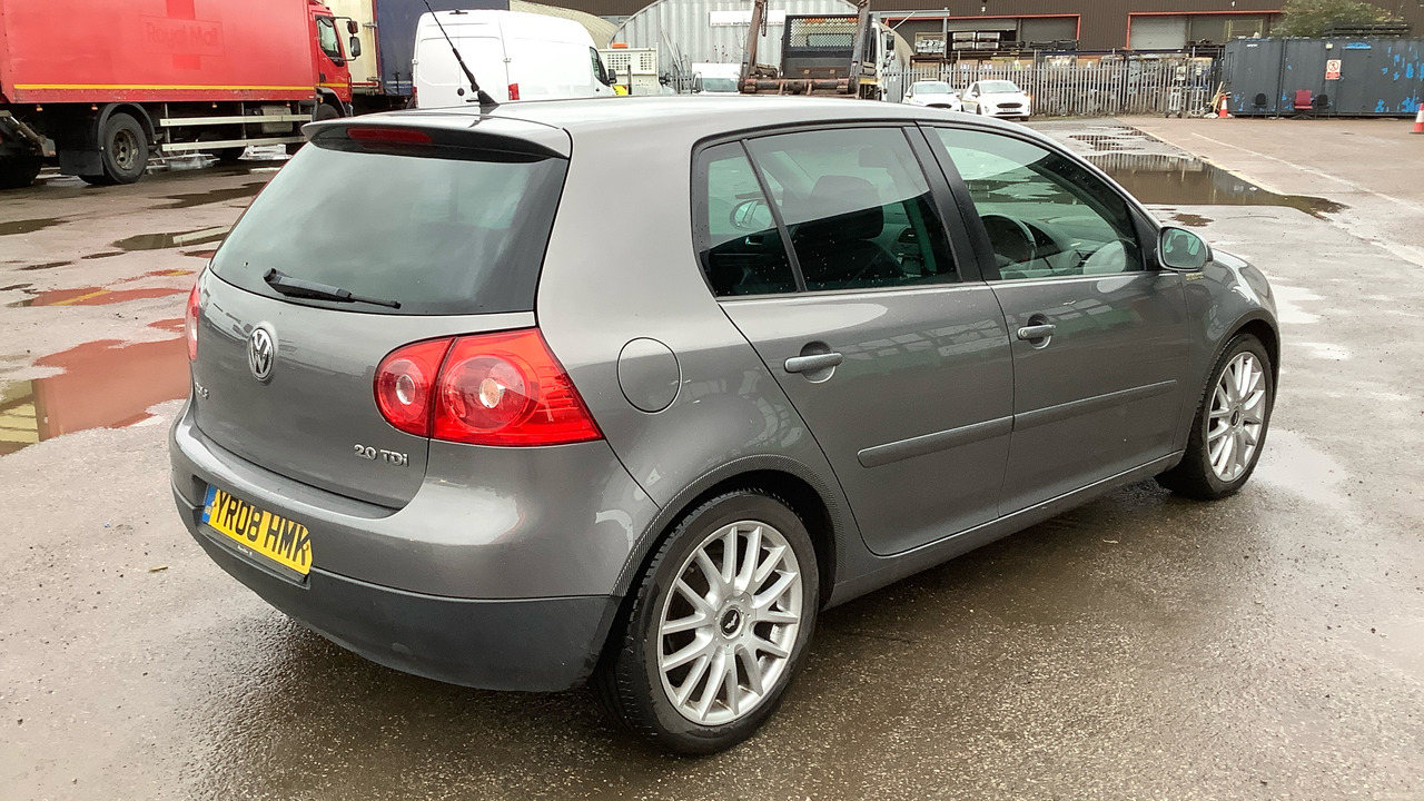 VOLKSWAGEN GOLF GT 2.0 TDI 140PS - Hatchback: gambar 4 VOLKSWAGEN GOLF GT 2.0 TDI 140PS - Hatchback: gambar 4