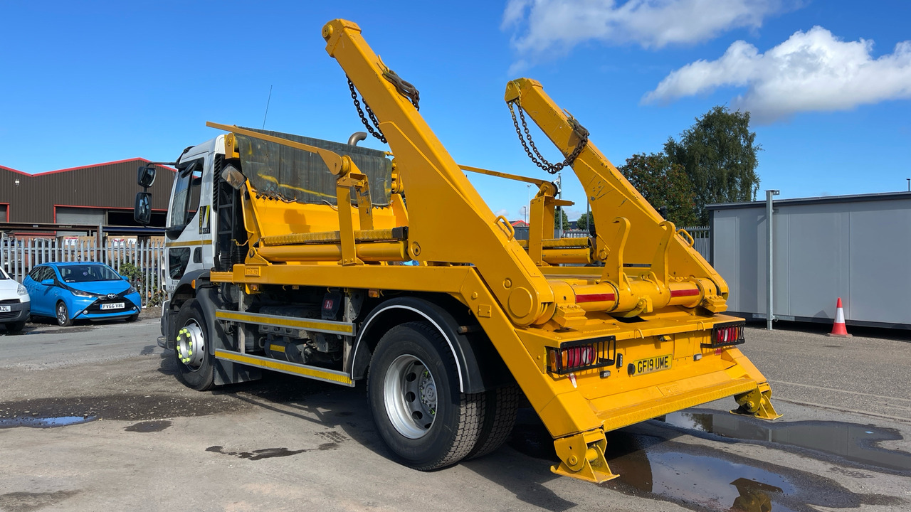 VOLVO FL 250 - Truk skip loader: gambar 3 VOLVO FL 250 - Truk skip loader: gambar 3