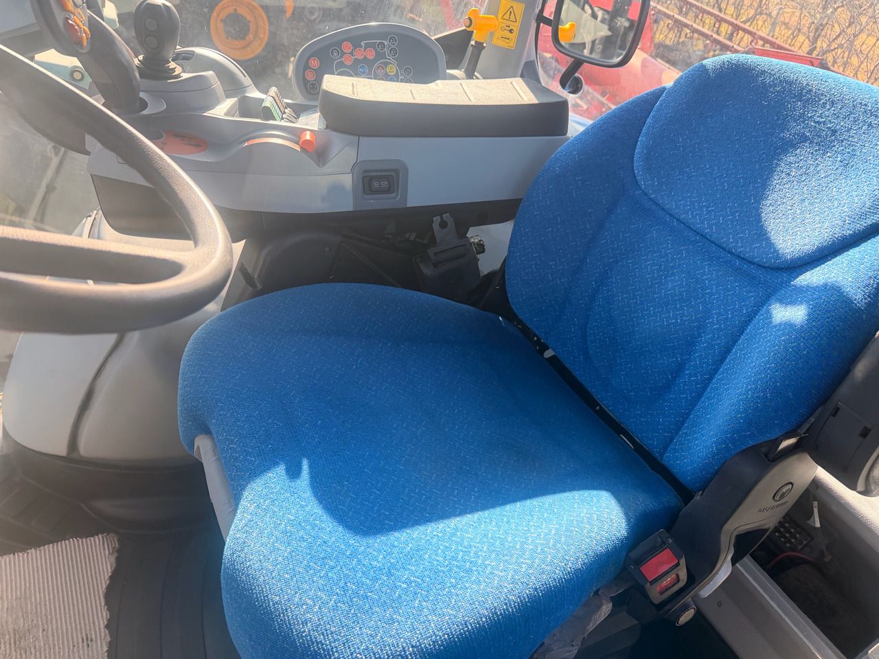 New Holland T7.210 Autcommand Tuz Wom Michelin 2720mth - Traktor: gambar 3 New Holland T7.210 Autcommand Tuz Wom Michelin 2720mth - Traktor: gambar 3