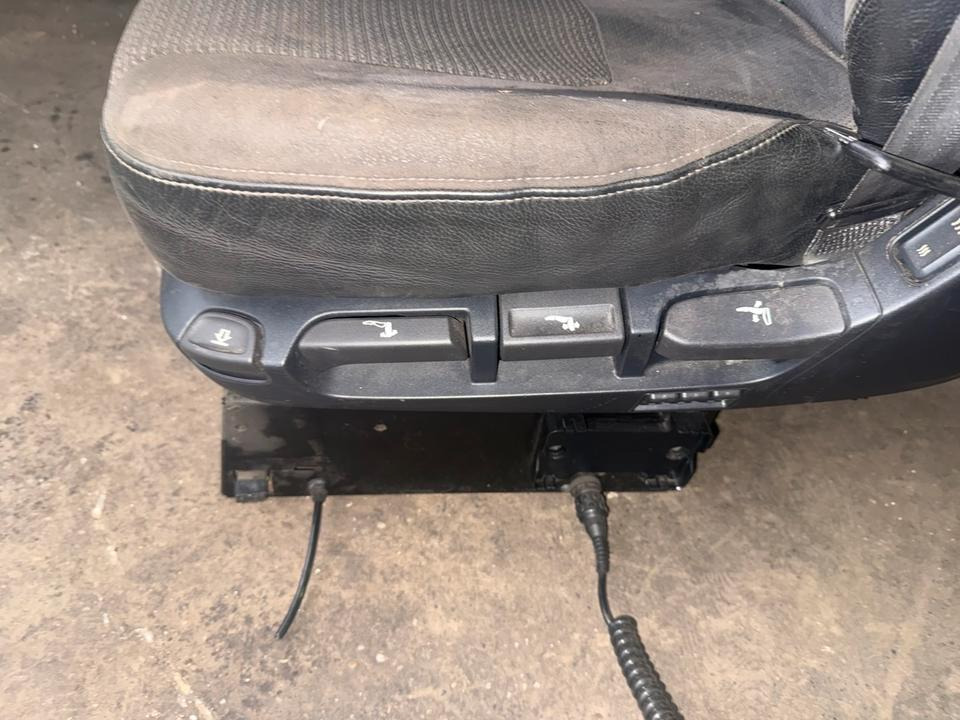 DAF XF 460 Euro 6 Fahrersitz mit Luft - Tempat duduk untuk Truk: gambar 5 DAF XF 460 Euro 6 Fahrersitz mit Luft - Tempat duduk untuk Truk: gambar 5