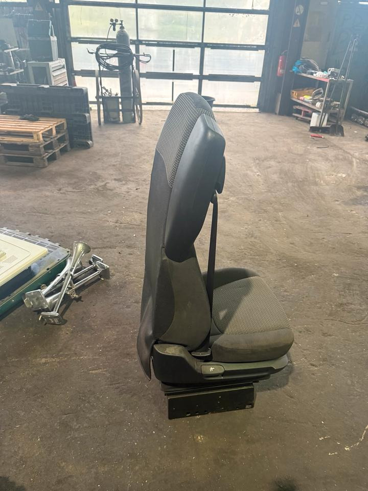 DAF XF 460 Euro6 Beifahrersitz - Tempat duduk untuk Truk: gambar 3 DAF XF 460 Euro6 Beifahrersitz - Tempat duduk untuk Truk: gambar 3