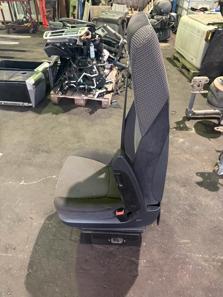 DAF XF 460 Euro6 Beifahrersitz - Tempat duduk untuk Truk: gambar 2 DAF XF 460 Euro6 Beifahrersitz - Tempat duduk untuk Truk: gambar 2