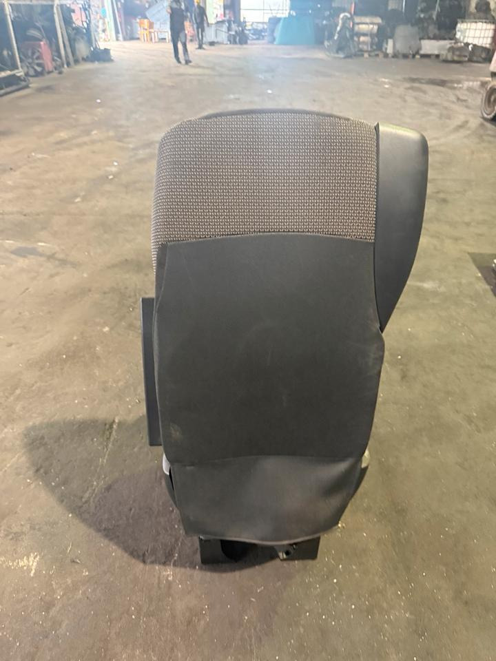 DAF XF 460 Euro6 Beifahrersitz - Tempat duduk untuk Truk: gambar 4 DAF XF 460 Euro6 Beifahrersitz - Tempat duduk untuk Truk: gambar 4
