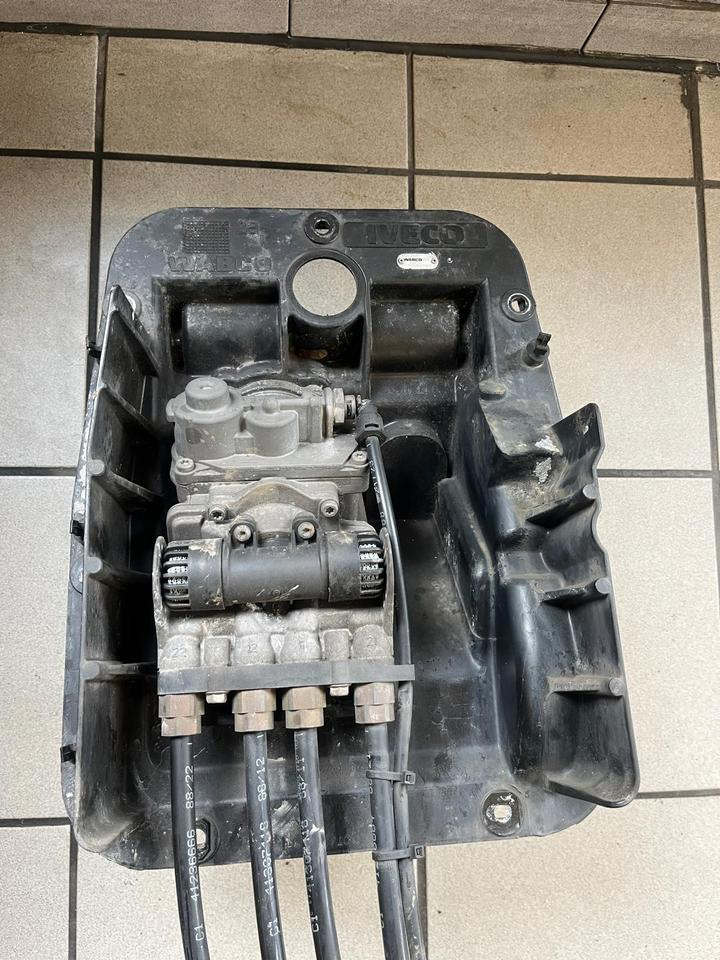 IVECO STRALIS 450 Fußbremsventil Bremsventil WABCO 9650019060 - Katup rem untuk Truk: gambar 1 IVECO STRALIS 450 Fußbremsventil Bremsventil WABCO 9650019060 - Katup rem untuk Truk: gambar 1