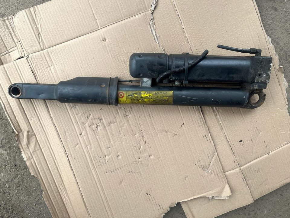 IVECO Stralis 450 Hydraulikzylinder Kippzylinder 500368557 - Silinder hidrolik untuk Truk: gambar 1 IVECO Stralis 450 Hydraulikzylinder Kippzylinder 500368557 - Silinder hidrolik untuk Truk: gambar 1