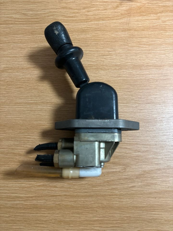 MAN KNORR-BREMSE Handbremsventil / Festellbremse 81.52315-6171 - Tongkat gigi untuk Truk: gambar 2 MAN KNORR-BREMSE Handbremsventil / Festellbremse 81.52315-6171 - Tongkat gigi untuk Truk: gambar 2