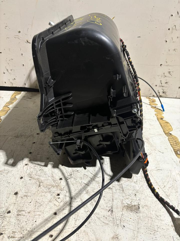 MAN TGL Innenraum Gebläse/Heizung 81.61900.6427 - Pemanasan/ Ventilasi untuk Truk: gambar 4 MAN TGL Innenraum Gebläse/Heizung 81.61900.6427 - Pemanasan/ Ventilasi untuk Truk: gambar 4