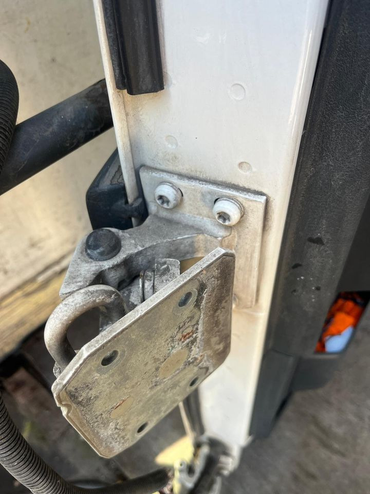 MAN TGM 18.340 Beifahrertür Tür rechts weiß mit Spiegel RN004 - Pintu dan bagian untuk Truk: gambar 4 MAN TGM 18.340 Beifahrertür Tür rechts weiß mit Spiegel RN004 - Pintu dan bagian untuk Truk: gambar 4