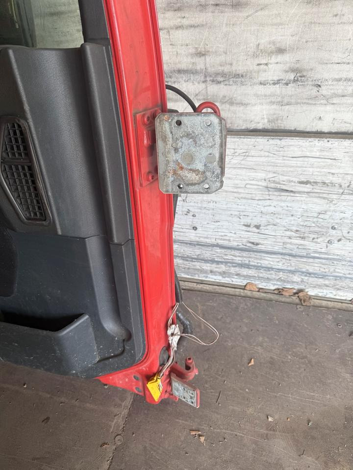 MAN TGM Fahrertür Rot Spiegel Innenverkleidung LN 65 - Pintu dan bagian untuk Truk: gambar 3 MAN TGM Fahrertür Rot Spiegel Innenverkleidung LN 65 - Pintu dan bagian untuk Truk: gambar 3