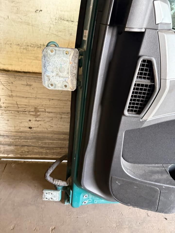 MAN TGX Beifahrertür Grün Spiegel Innenverkleidung LN 61 - Pintu dan bagian untuk Truk: gambar 3 MAN TGX Beifahrertür Grün Spiegel Innenverkleidung LN 61 - Pintu dan bagian untuk Truk: gambar 3