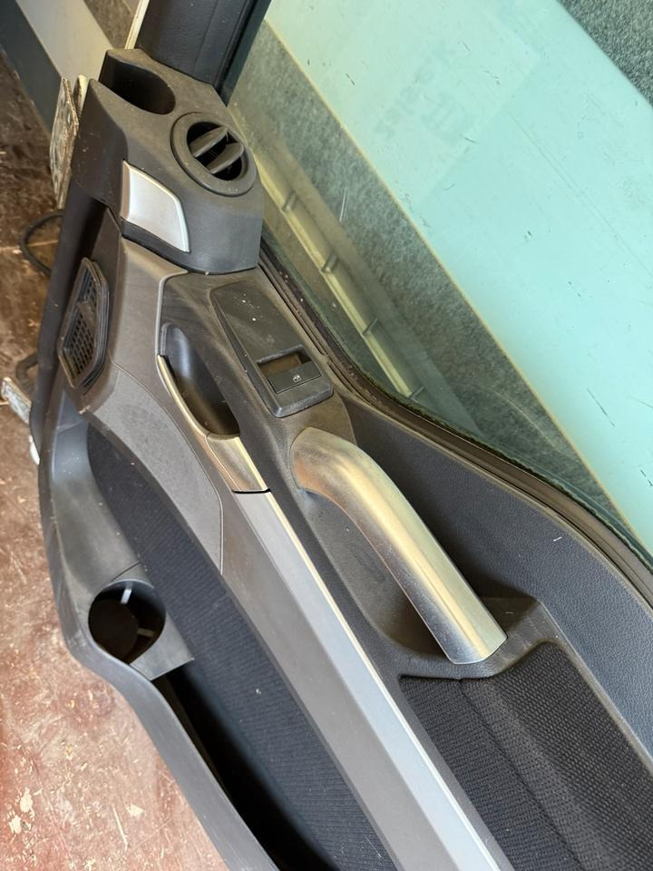 MAN TGX Beifahrertür Weiß Innenverkleidung LN 67 - Pintu dan bagian untuk Truk: gambar 5 MAN TGX Beifahrertür Weiß Innenverkleidung LN 67 - Pintu dan bagian untuk Truk: gambar 5