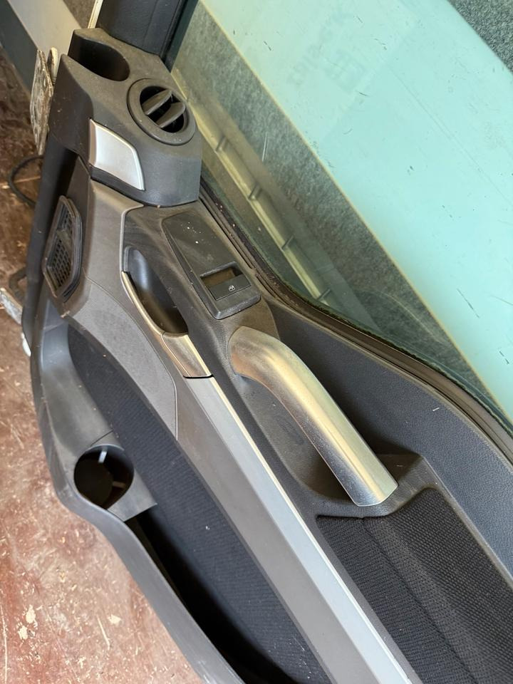 MAN TGX Beifahrertür Weiß Innenverkleidung LN 67 - Pintu dan bagian untuk Truk: gambar 4 MAN TGX Beifahrertür Weiß Innenverkleidung LN 67 - Pintu dan bagian untuk Truk: gambar 4