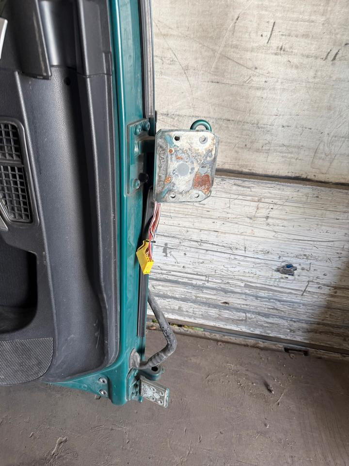 MAN TGX Fahrertür Grün Spiegel Innenverkleidung LN 60 - Pintu dan bagian untuk Truk: gambar 3 MAN TGX Fahrertür Grün Spiegel Innenverkleidung LN 60 - Pintu dan bagian untuk Truk: gambar 3