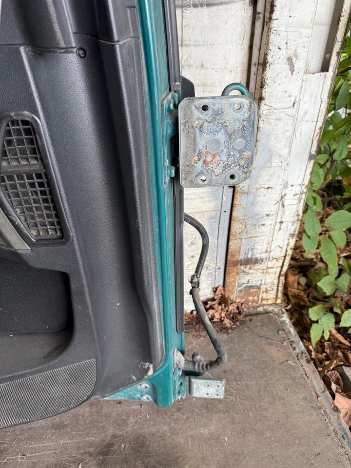 MAN TGX Fahrertür Grün mit Spiegel Innenverkleidung LN 83 - Pintu dan bagian untuk Truk: gambar 3 MAN TGX Fahrertür Grün mit Spiegel Innenverkleidung LN 83 - Pintu dan bagian untuk Truk: gambar 3