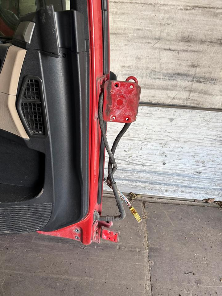 MAN TGX Fahrertür Rot Spiegel Innenverkleidung LN 63 - Pintu dan bagian untuk Truk: gambar 3 MAN TGX Fahrertür Rot Spiegel Innenverkleidung LN 63 - Pintu dan bagian untuk Truk: gambar 3