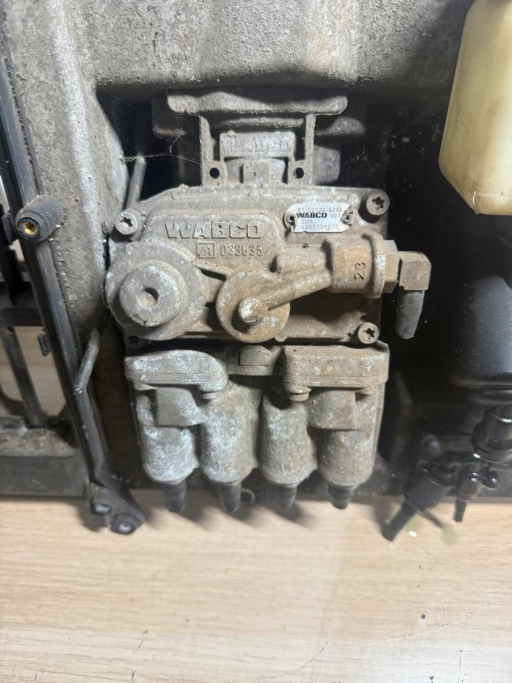 MAN WABCO Fußbremsventil 4800200070 81.52130-6295 - Bagian Rem untuk Truk: gambar 2 MAN WABCO Fußbremsventil 4800200070 81.52130-6295 - Bagian Rem untuk Truk: gambar 2