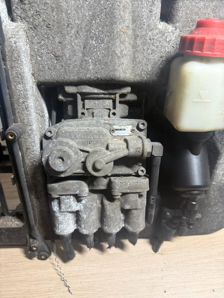 MAN WABCO Fußbremsventil 4800200090 - Bagian Rem untuk Truk: gambar 2 MAN WABCO Fußbremsventil 4800200090 - Bagian Rem untuk Truk: gambar 2