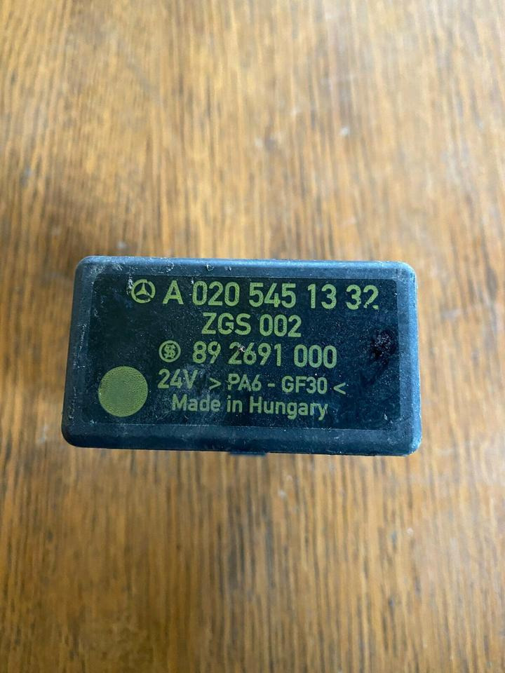 Mercedes Atego Blinkermodul Relais Steuergerät A 020 545 13 32 - ECU untuk Truk: gambar 2 Mercedes Atego Blinkermodul Relais Steuergerät A 020 545 13 32 - ECU untuk Truk: gambar 2