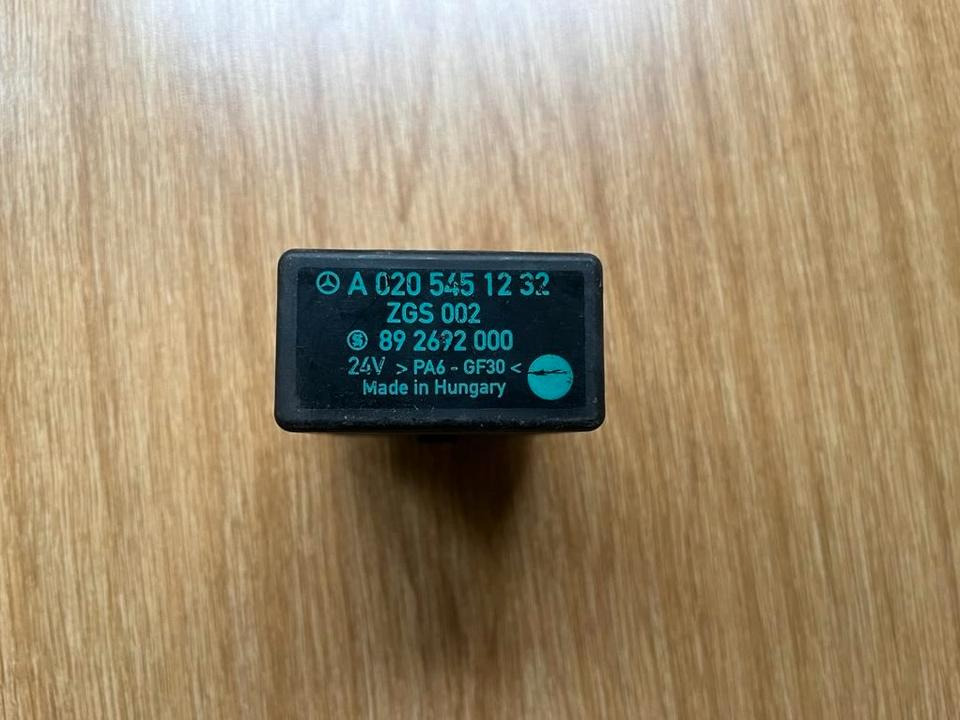 Mercedes Atego Blinkermodul Relais Steuergerät A0205451232 - ECU untuk Truk: gambar 1 Mercedes Atego Blinkermodul Relais Steuergerät A0205451232 - ECU untuk Truk: gambar 1