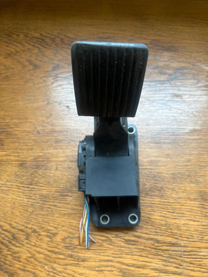 Mercedes Atego Gaspedal A9403000004 - Pedal untuk Truk: gambar 4 Mercedes Atego Gaspedal A9403000004 - Pedal untuk Truk: gambar 4