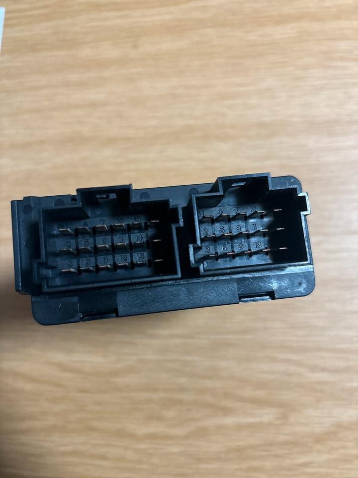 Mercedes Benz Actros MP 3 VDO HPS Steuergerät A0004461931 - ECU untuk Truk: gambar 3 Mercedes Benz Actros MP 3 VDO HPS Steuergerät A0004461931 - ECU untuk Truk: gambar 3