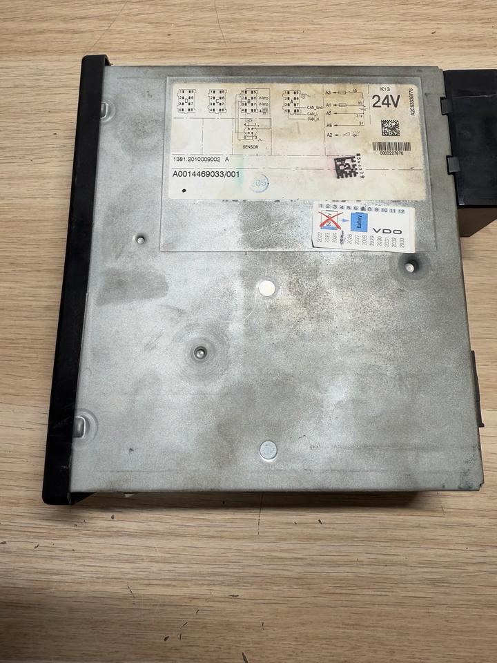 Mercedes Benz Actros MP4 VDO Tachograph A0014469033 - Tachographs: gambar 4 Mercedes Benz Actros MP4 VDO Tachograph A0014469033 - Tachographs: gambar 4