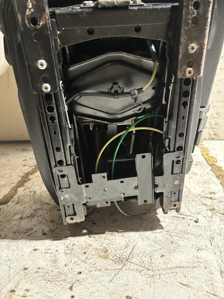 Mercedes-Benz Atego 2 Beifahrersitz mit Luft - Tempat duduk untuk Truk: gambar 5 Mercedes-Benz Atego 2 Beifahrersitz mit Luft - Tempat duduk untuk Truk: gambar 5