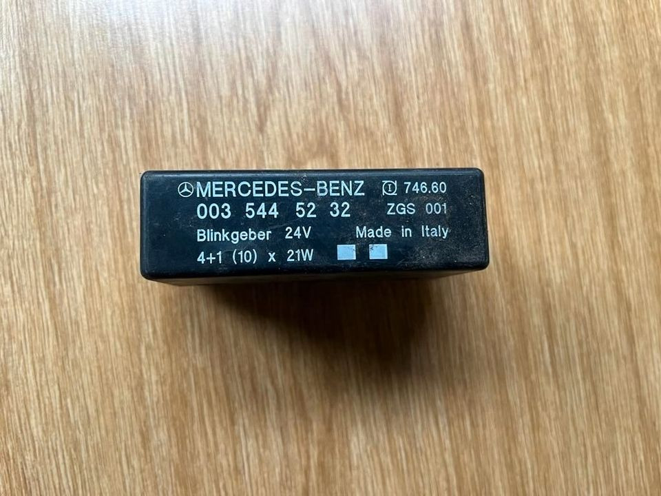 Mercedes Benz Blinkerrelais Blinkgeber 0035445232 - Relay untuk Truk: gambar 1 Mercedes Benz Blinkerrelais Blinkgeber 0035445232 - Relay untuk Truk: gambar 1