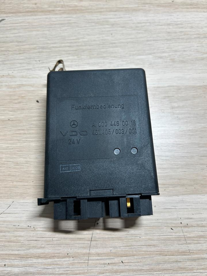 Mercedes-Benz Funkfernbedienung VDO Steuergerät 24V A0004460018 - ECU: gambar 2 Mercedes-Benz Funkfernbedienung VDO Steuergerät 24V A0004460018 - ECU: gambar 2