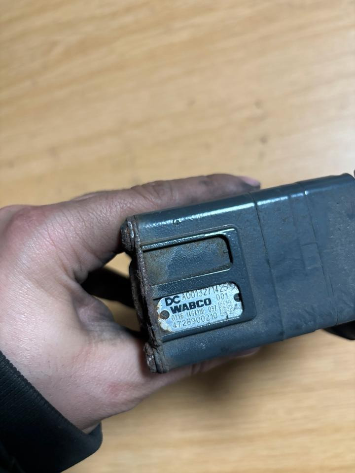 Mercedes Benz WABCO Magnetventil A0013271425 - Katup rem untuk Truk: gambar 4 Mercedes Benz WABCO Magnetventil A0013271425 - Katup rem untuk Truk: gambar 4
