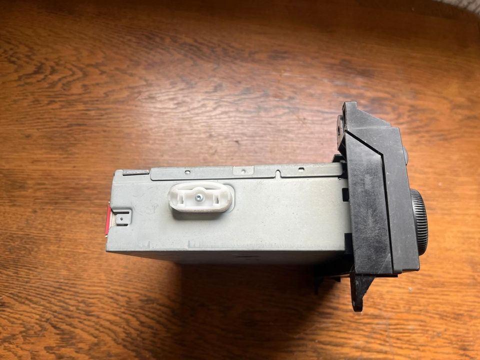 Mercedes Sprinter CD Radio 12V A9068200486 - Kabin dan interior untuk Truk: gambar 3 Mercedes Sprinter CD Radio 12V A9068200486 - Kabin dan interior untuk Truk: gambar 3