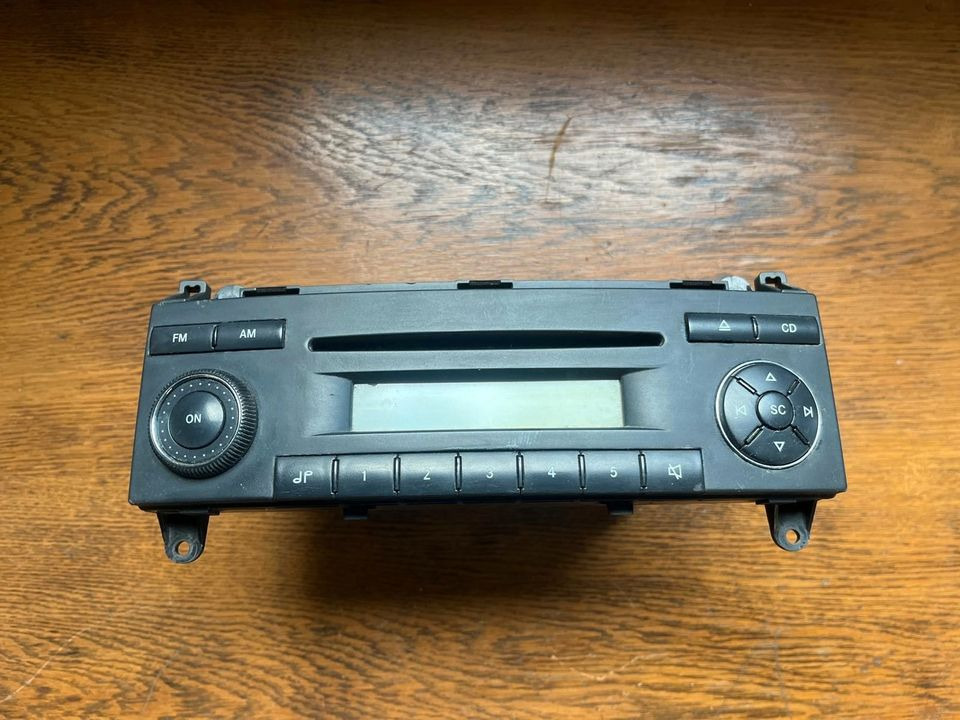 Mercedes Sprinter CD Radio 12V A9068200486 - Kabin dan interior untuk Truk: gambar 1 Mercedes Sprinter CD Radio 12V A9068200486 - Kabin dan interior untuk Truk: gambar 1
