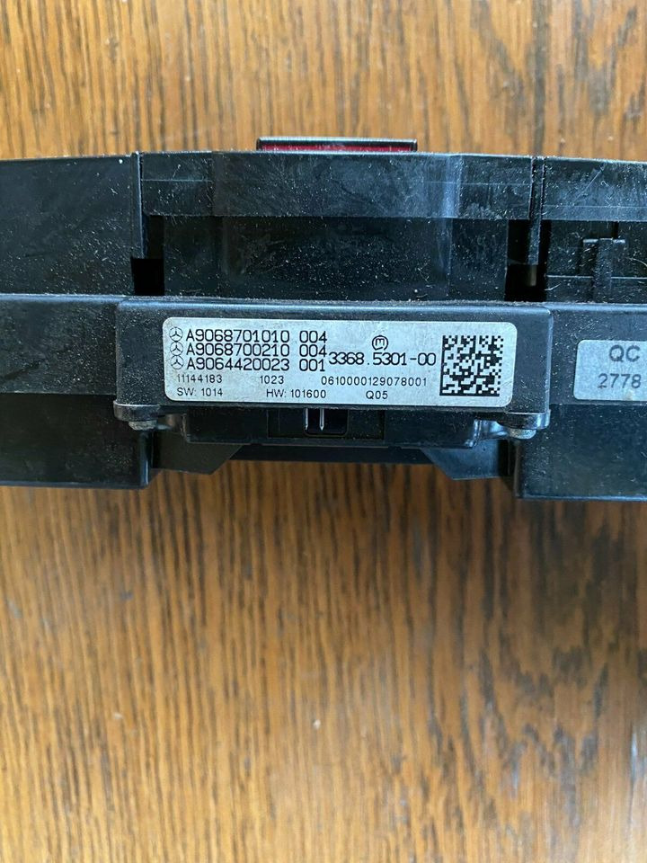 Mercedes Sprinter Warnblinkanlage Schalter A 906 870 10 10 - Kabin dan interior untuk Truk: gambar 3 Mercedes Sprinter Warnblinkanlage Schalter A 906 870 10 10 - Kabin dan interior untuk Truk: gambar 3
