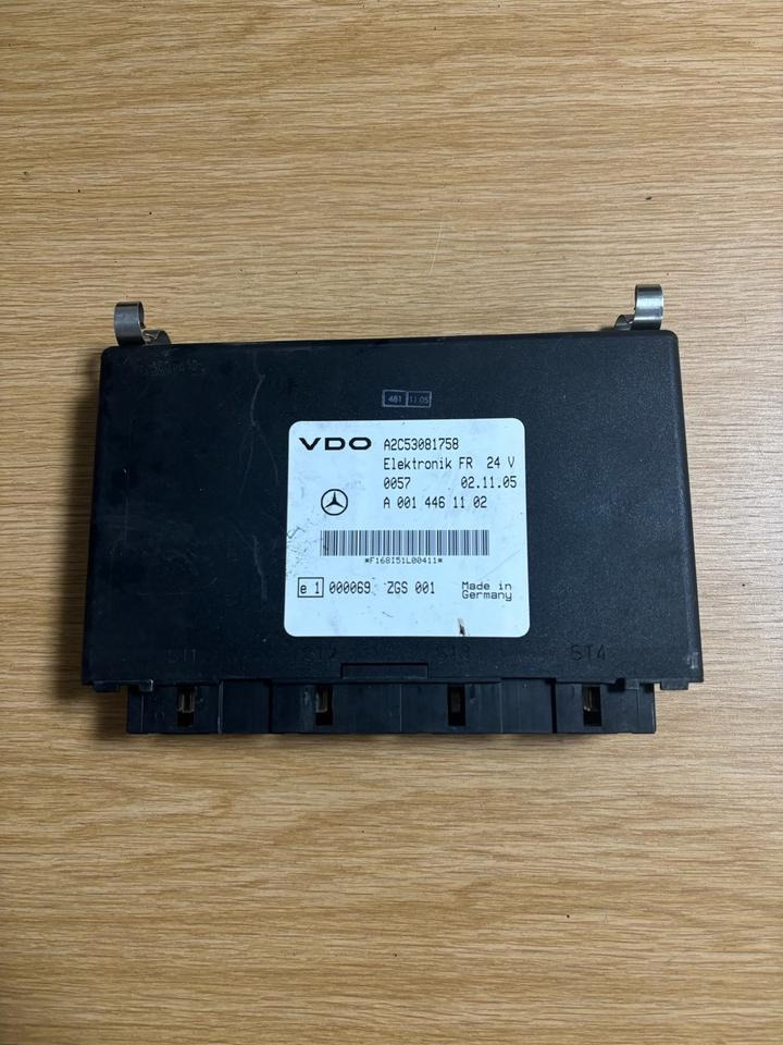 Mercedes VDO Elektronik FR Steuergerät A0014461102 - ECU untuk Truk: gambar 1 Mercedes VDO Elektronik FR Steuergerät A0014461102 - ECU untuk Truk: gambar 1