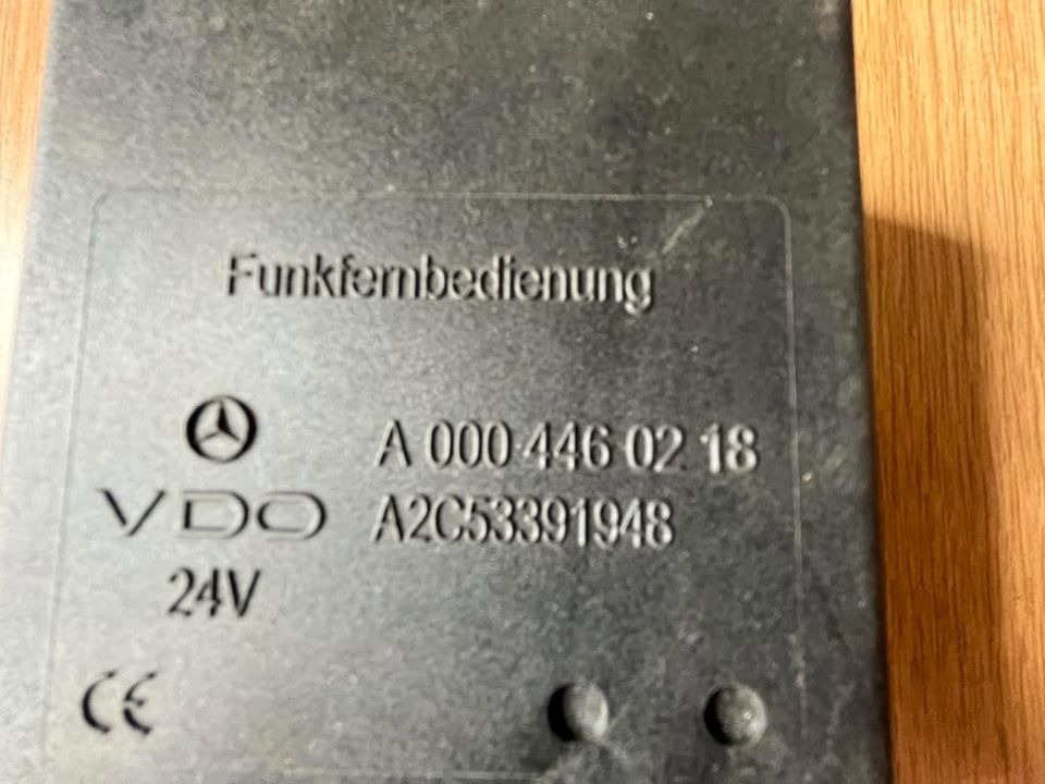 Mercedes VDO Funkfernbedienung Steuergerät A 000 446 02 18 - ECU untuk Truk: gambar 2 Mercedes VDO Funkfernbedienung Steuergerät A 000 446 02 18 - ECU untuk Truk: gambar 2