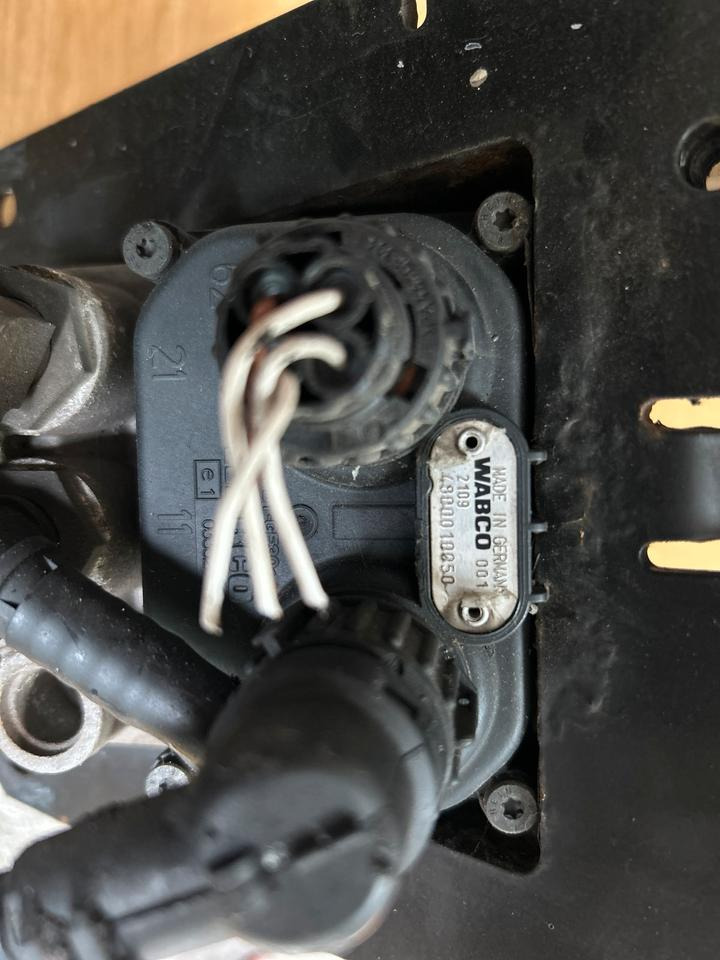 Wabco Bremssteuerventil 4800010050 - Katup rem untuk Truk: gambar 3 Wabco Bremssteuerventil 4800010050 - Katup rem untuk Truk: gambar 3