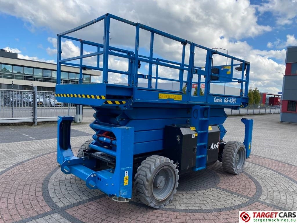 Genie GS-4390 RT LPG Scissor 4x4 Work Lift 1511cm - Scissor lifts: gambar 3 Genie GS-4390 RT LPG Scissor 4x4 Work Lift 1511cm - Scissor lifts: gambar 3