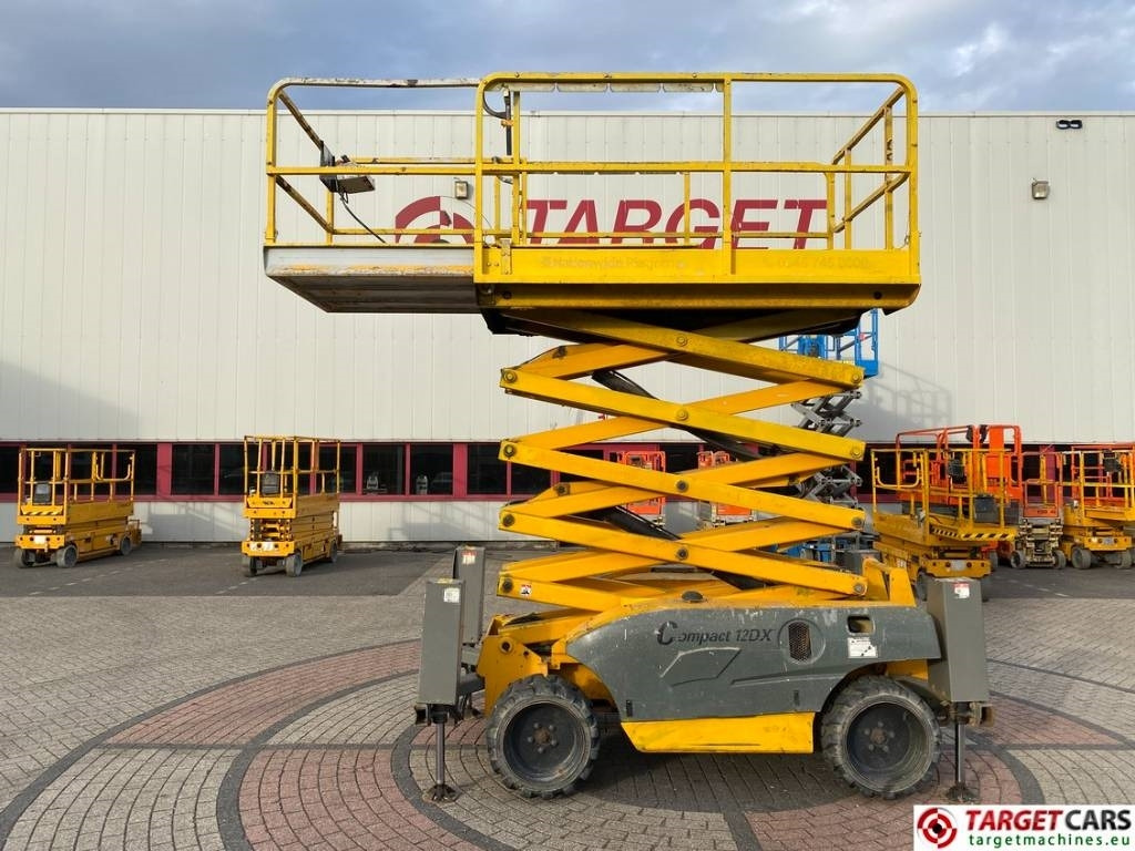 Haulotte Compact 12DX Diesel 4x4 Scissor Work Lift 1206cm - Scissor lifts: gambar 5 Haulotte Compact 12DX Diesel 4x4 Scissor Work Lift 1206cm - Scissor lifts: gambar 5