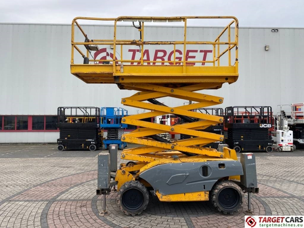 Haulotte Compact 12DX Diesel 4x4 Scissor Work Lift 1206cm - Scissor lifts: gambar 5 Haulotte Compact 12DX Diesel 4x4 Scissor Work Lift 1206cm - Scissor lifts: gambar 5