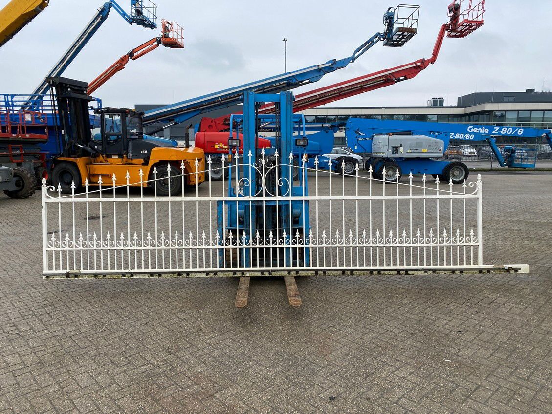 IRON SLIDING GATE 542CM INCLUDED 3 POSTS USED - Peralatan dan perlengkapan: gambar 1 IRON SLIDING GATE 542CM INCLUDED 3 POSTS USED - Peralatan dan perlengkapan: gambar 1