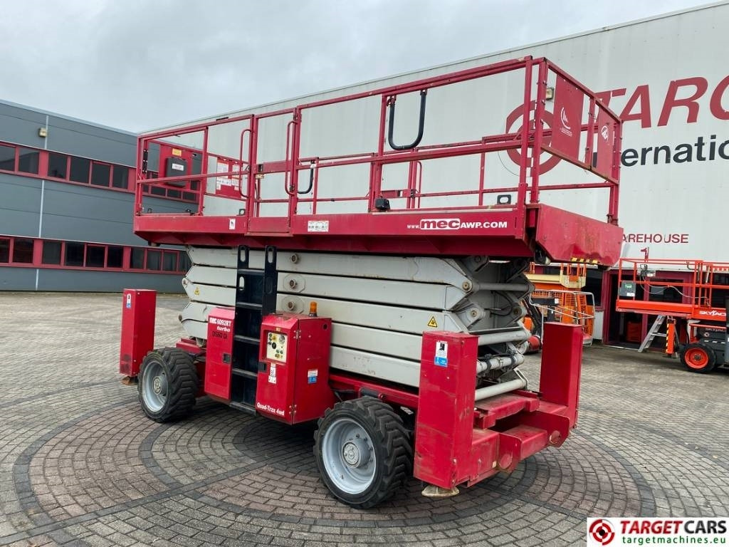MEC 6092RT Diesel 4x4 Scissor Work LIft 2020cm - Scissor lifts: gambar 4 MEC 6092RT Diesel 4x4 Scissor Work LIft 2020cm - Scissor lifts: gambar 4