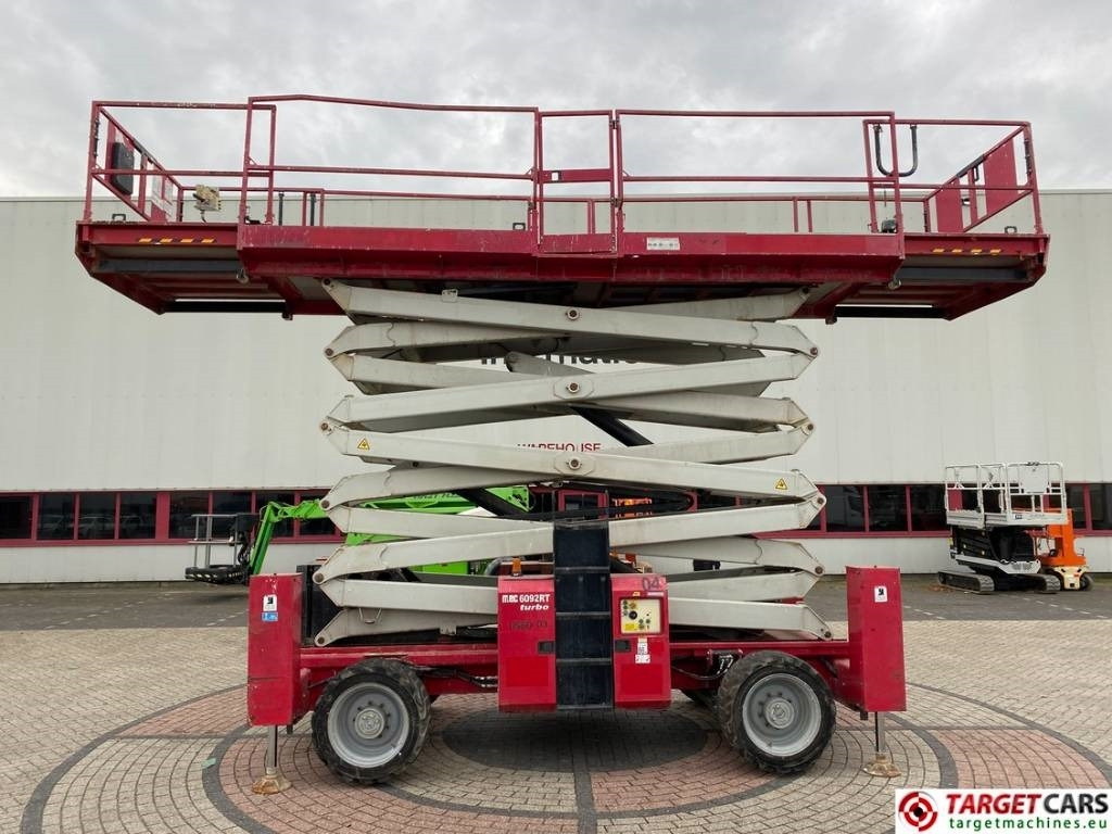MEC 6092RT Diesel 4x4 Scissor Work Lift 2020cm - Scissor lifts: gambar 5 MEC 6092RT Diesel 4x4 Scissor Work Lift 2020cm - Scissor lifts: gambar 5