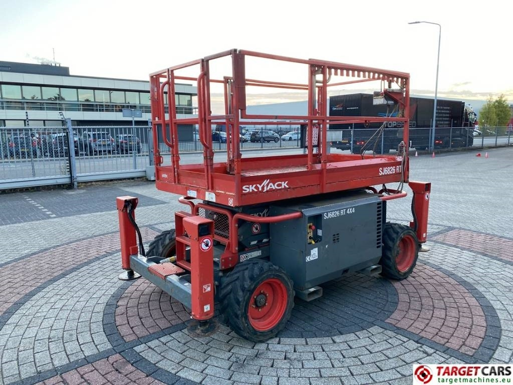 SkyJack SJ6826RT Diesel 4x4 Scissor 6826 Work Lift 992cm - Scissor lifts: gambar 3 SkyJack SJ6826RT Diesel 4x4 Scissor 6826 Work Lift 992cm - Scissor lifts: gambar 3