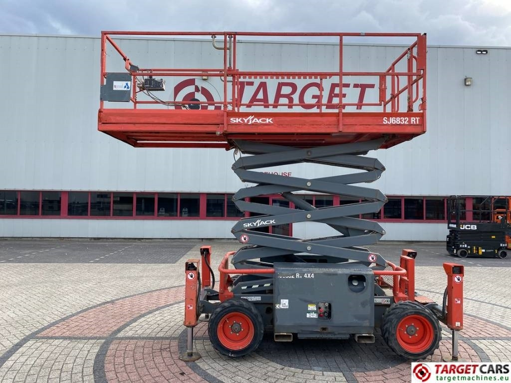 SkyJack SJ6832RT Diesel 4x4 Scissor 6832 Work Lift 1180cm - Scissor lifts: gambar 5 SkyJack SJ6832RT Diesel 4x4 Scissor 6832 Work Lift 1180cm - Scissor lifts: gambar 5