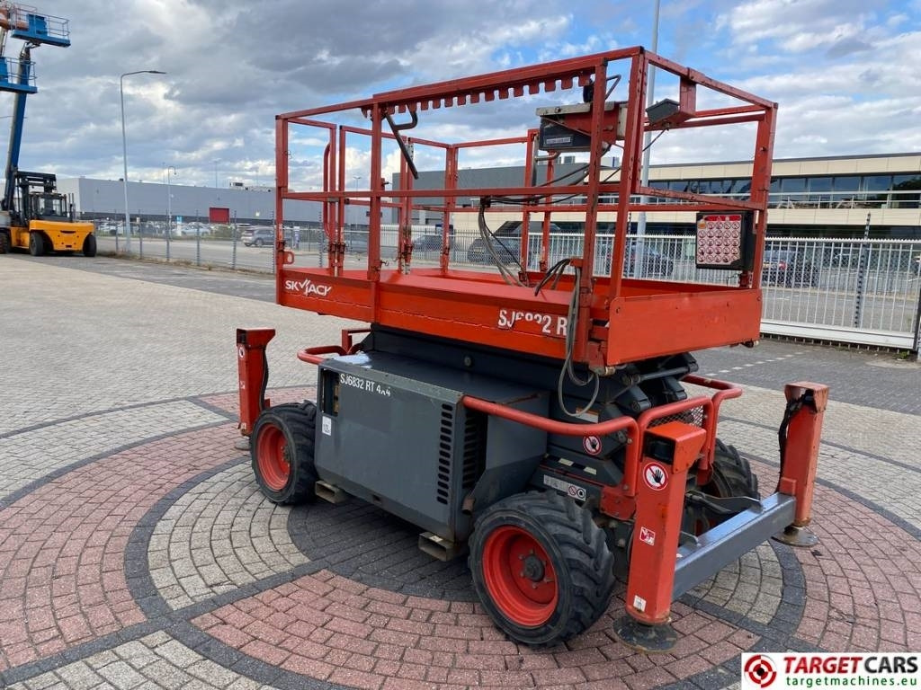 SkyJack SJ6832RT Diesel 4x4 Scissor 6832 Work Lift 1180cm - Scissor lifts: gambar 2 SkyJack SJ6832RT Diesel 4x4 Scissor 6832 Work Lift 1180cm - Scissor lifts: gambar 2
